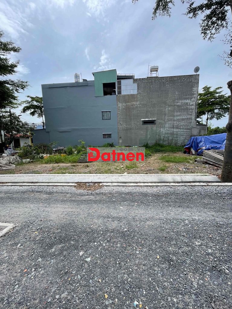 Đất Thổ cư 9,6 x 13 Sổ Riêng Mt đường 6m HT Bank ngay Công An Nhơn Đuc