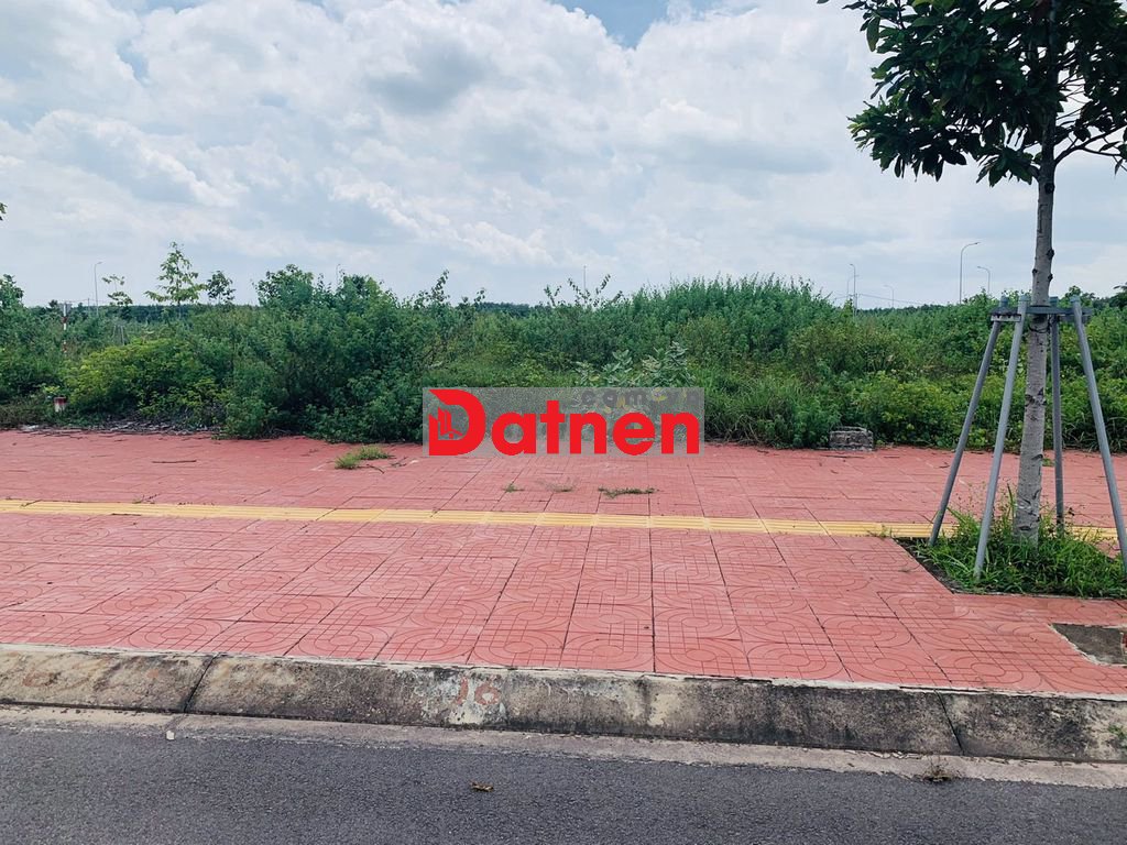 Chủ kẹt tiền bán gấp lô đất Mega 2 Phú Hội giá 1,350 /100m2