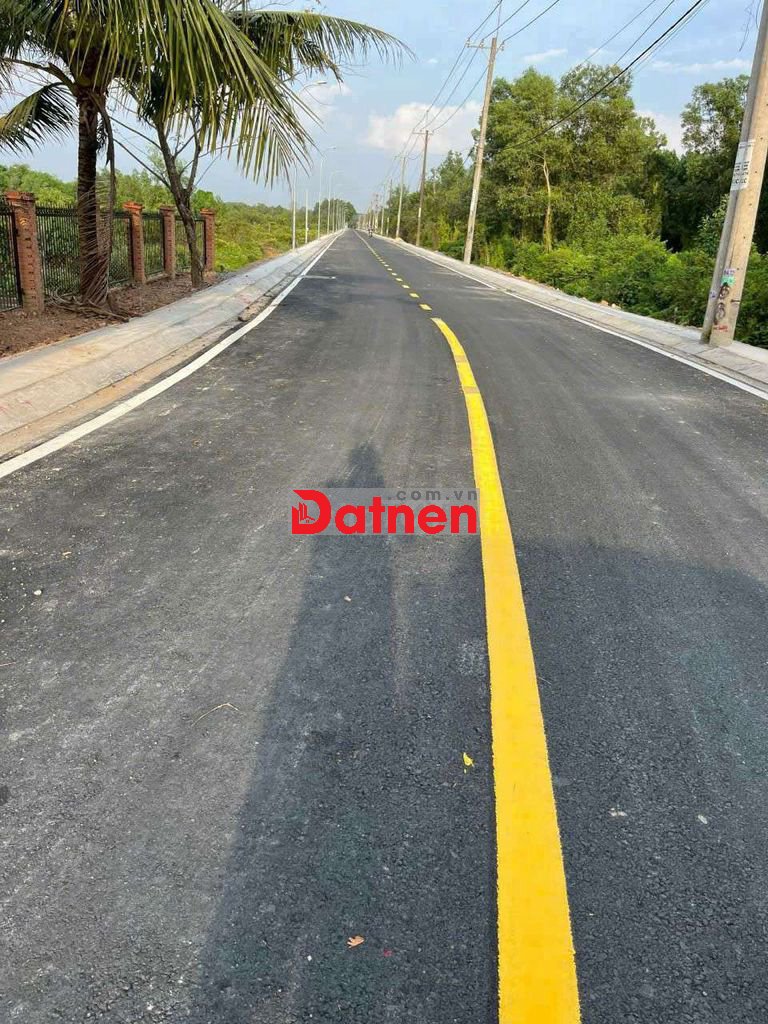 Đất đẹp vuông vắn nở hậu phong thủy tốt 6400m2 có 300m2 thổ cư