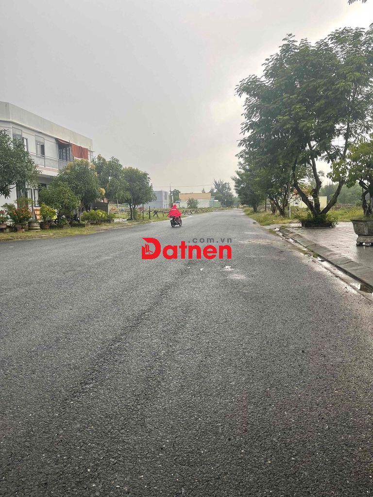 Lô biệt thự ngang 8m đường 23.5m thuộc khu đô thị số 9 Điện Ngọc