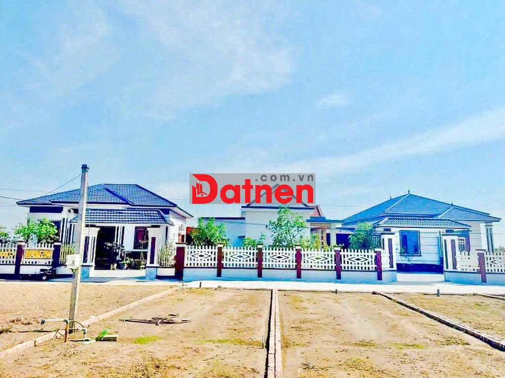 CHỊ BÁN GẤP 199m2 SÁT BIỂN FULL THỔ CƯ - TRỤC KINH DOANH - HƠN 2 TỶ