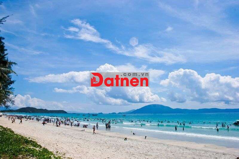 Bán đất 2 mặt tiền, đối diện vườn hoa