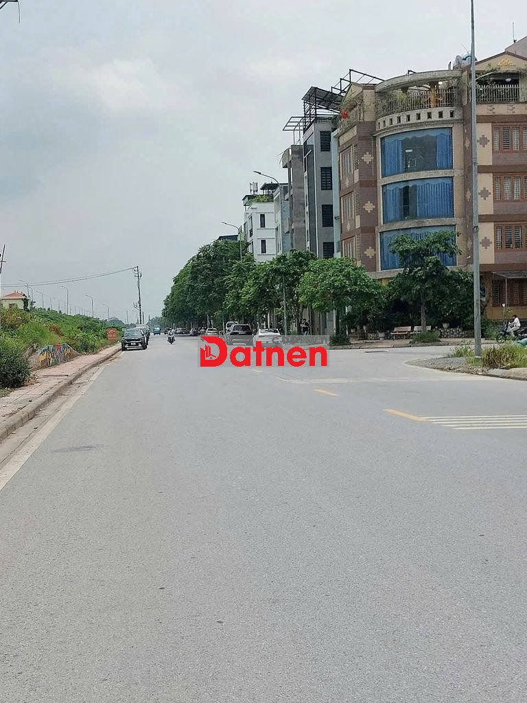 Bán đất phố Đức Giang 45m2- sổ vuông-5.5 tỷ, gần ô tô tránh. giá h.iếm