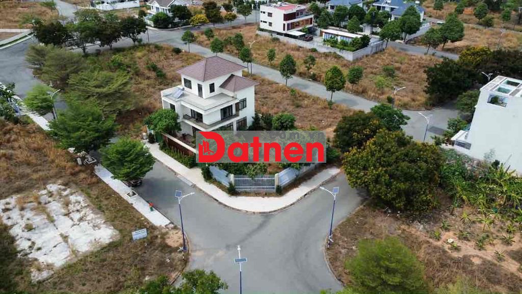 Chủ cần tiền bán 3 lô biệt thự đẹp khu ĐTM Bình Nguyên 300m2 xây tự do