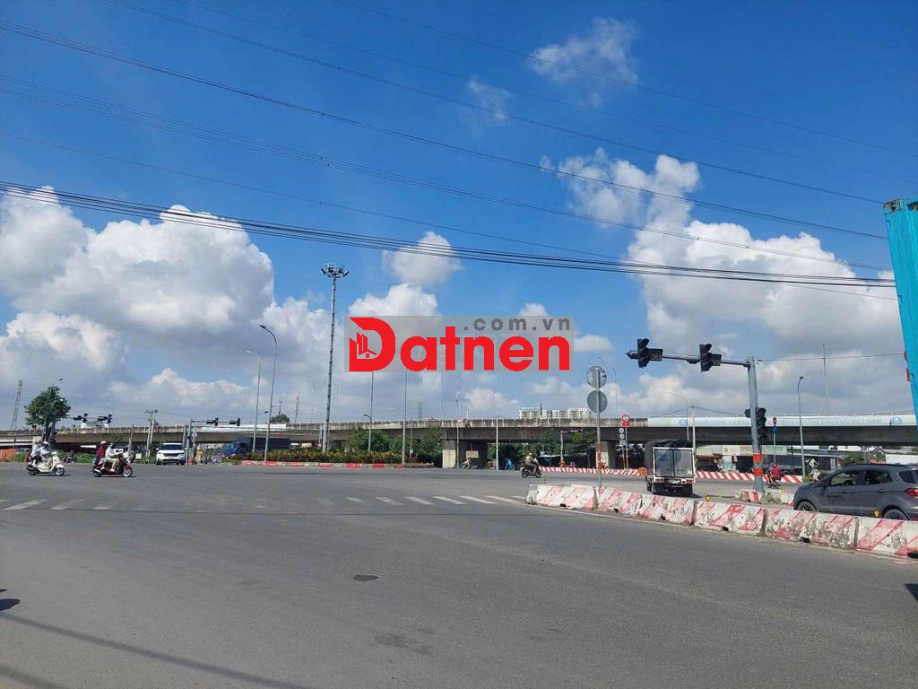 BÁN ĐẤT Q9 - GIÁP Q2 - NGAY VÒNG XOAY PHÚ HỮU. ĐỐI DIỆN CHUNG CƯ RICCA