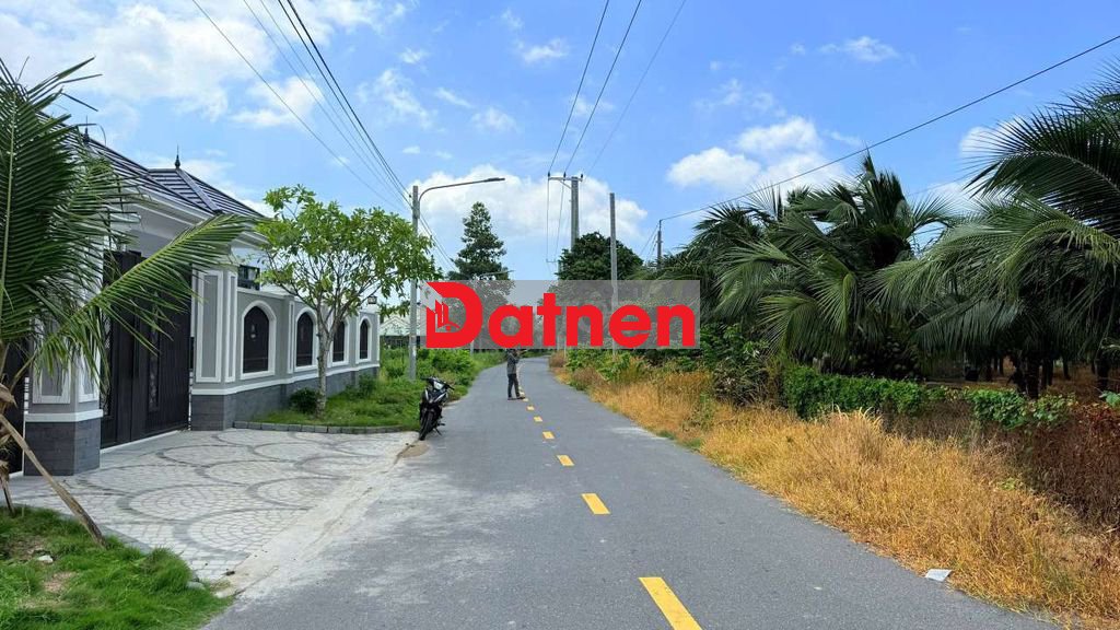 Long Mỹ - Mặt tiền đường nhựa, khu nhiều nhà vườn biệt thự - DT: 300m2