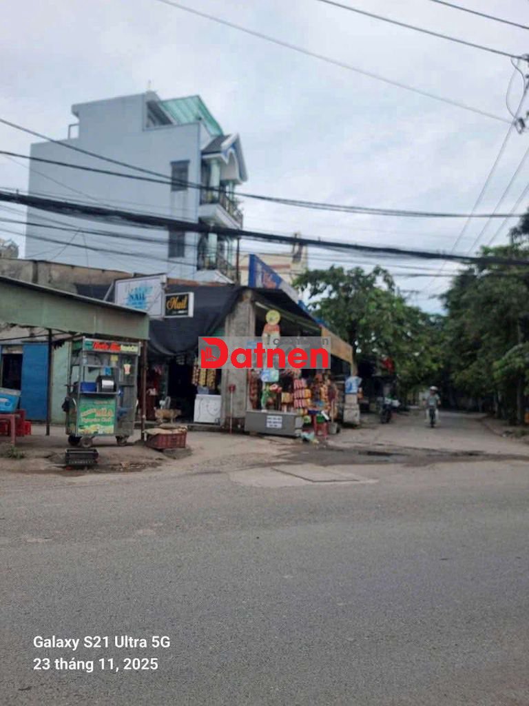 Đất góc hai mặt tiền