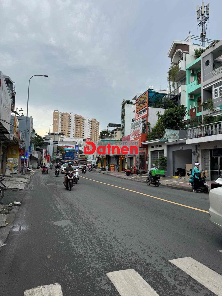 Đất trống Lạc Long Quân.Dt 5x15m. Giá 6.9 tỷ