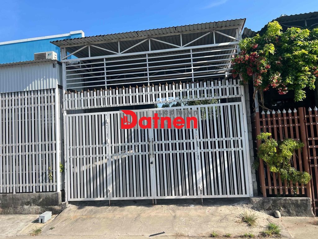 Gia đình cần bán gấp mảnh đất đẹp,gần trường, chợ,tiện ích xung quanh