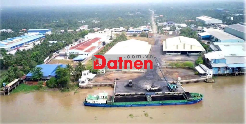 Chuyển nhượng cảng đường thủy và đất có cơ sở sản xuất