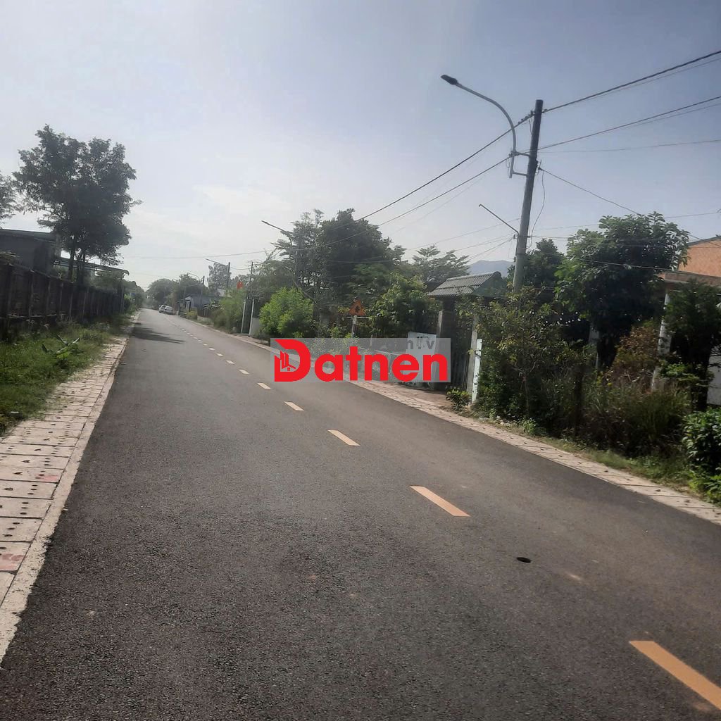 Hạ giá bán gấp lô đất thổ cư xã Châu pha,đường nhựa,,đối diện UBND xã