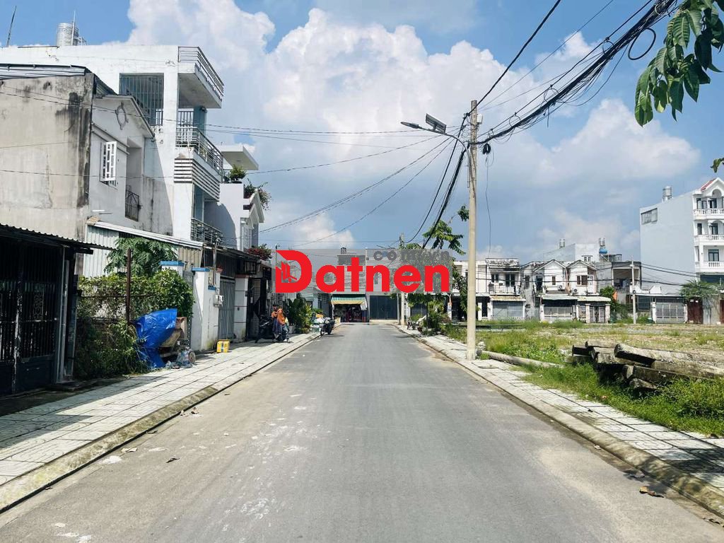 Đất 4x20m full thổ cư đường 11m có vỉa hè cây xanh