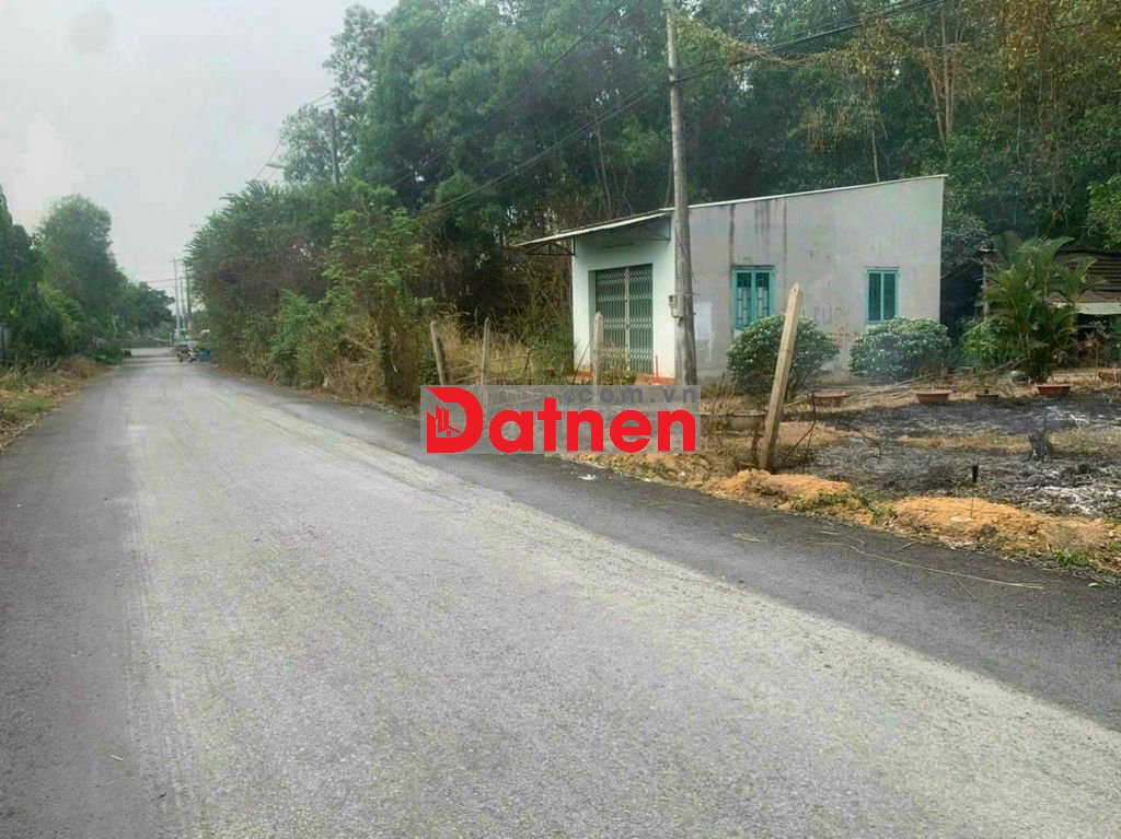 cần bán lô đất thổ cư đường nhựa cách tỉnh lộ 8 chỉ 100m.Dt 10x40m