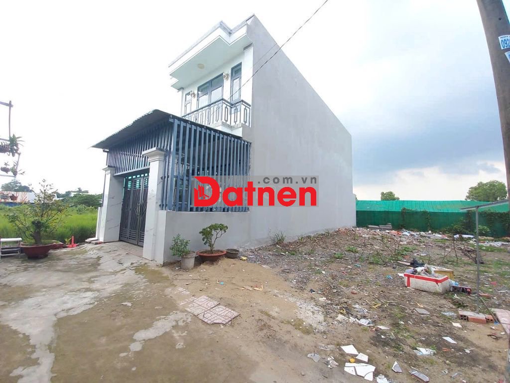 Cần bán lô đất thổ cư gần chợ Hưng Long