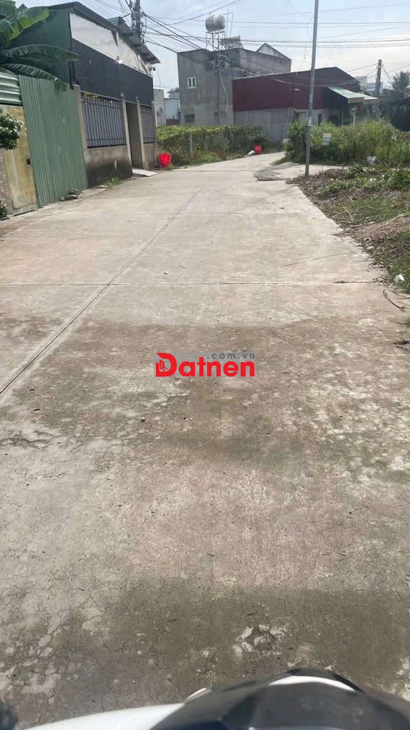 Cần ra đi lô đất đường suối lở