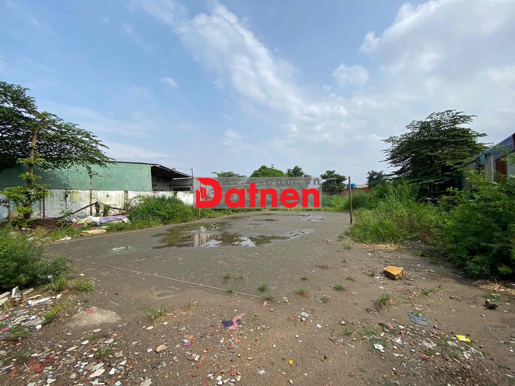 Gia đình cần bán lô đất full thổ cư rất đẹp