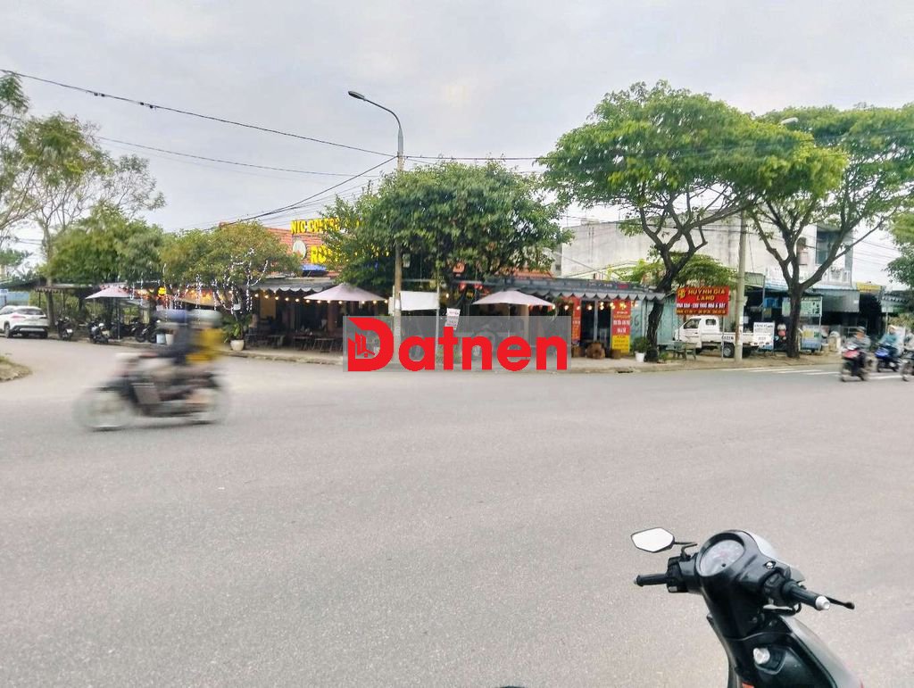 Bán lô đất đường 7.5 m ngay bệnh viện quốc tế ngang 6 m hoà quý