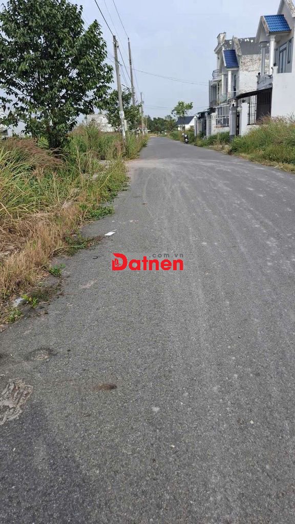 Bán gấp lô đất 114m² full thổ cư,MT đường nhựa 10m gần DT826 giá 1.3Tỷ