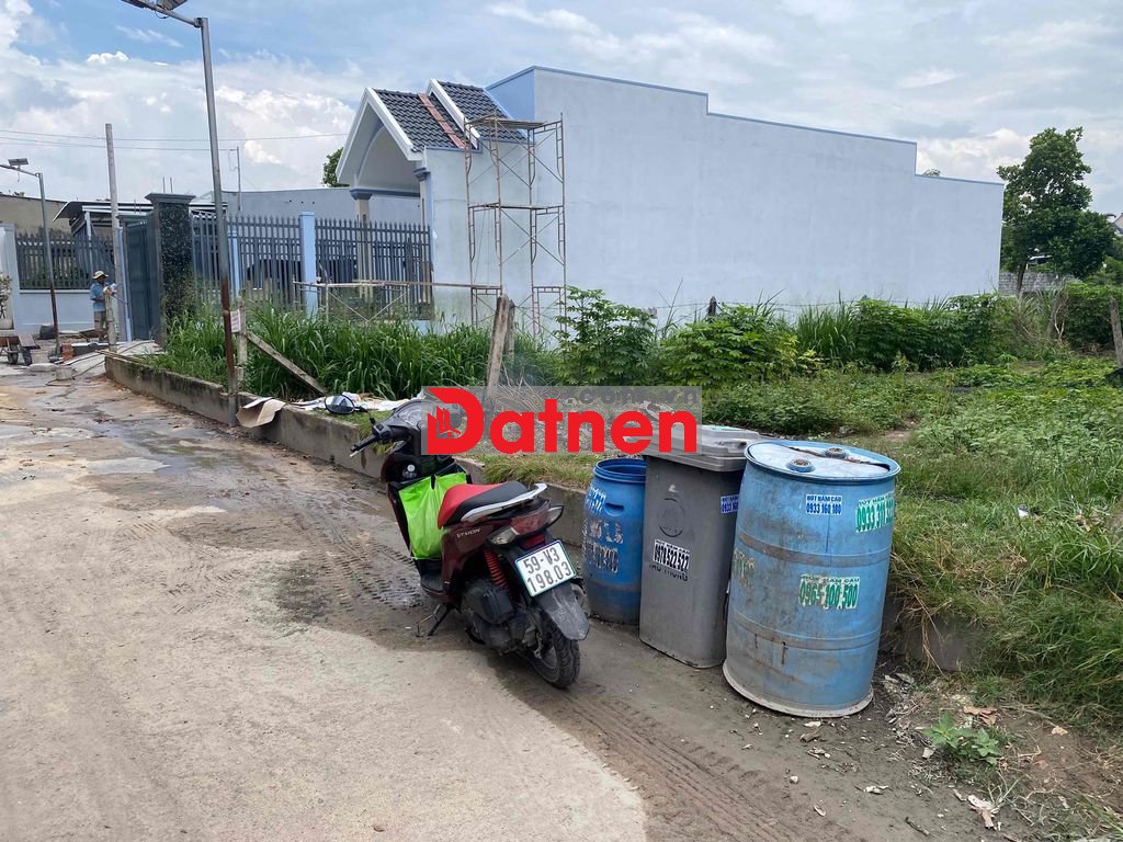 Cần bán lô đất ngộp 162m2 thổ cư 1 sẹc Nguyễn Kim Cương vào 300mét,ấp7