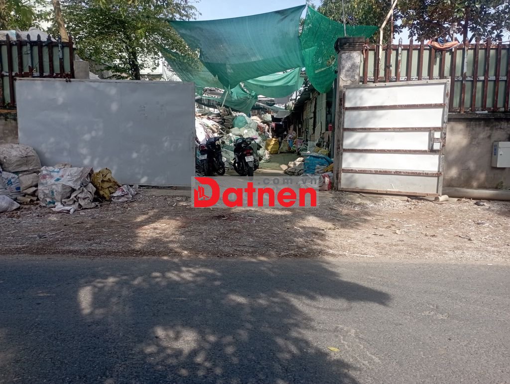 Cần bán đất mặt tiền đường Kênh A, Lê Minh Xuân có thổ cư 90%