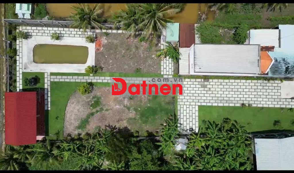 CẦN BÁN 1,100 MÉT ĐẤT,CÓ 300 MÉT THỔ CƯ ĐƯỜNG AO GÒN ,CẦN ĐƯỚC,LONG AN