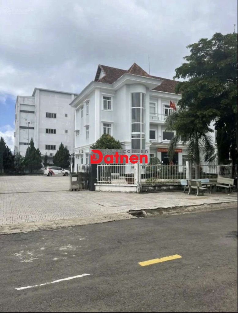 Hàng hiếm ngay trung tâm TP. Bảo Lộc có nhà sẵn.