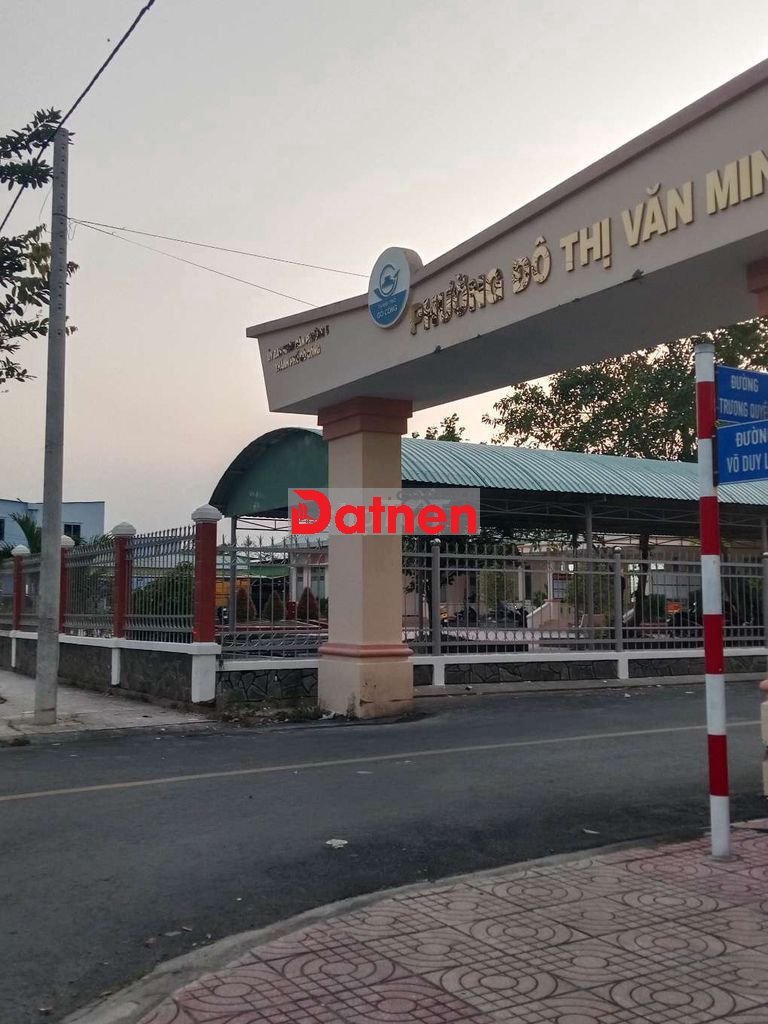 Đất mặt tiền đường Nguyễn Duy Linh xa long hoa txgc tg nay là p gocong