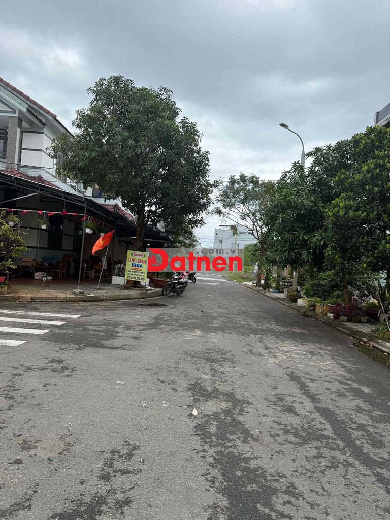 Bán đất khu bá tùng Hoà quý đường 5m5 trục dài Ban Ban