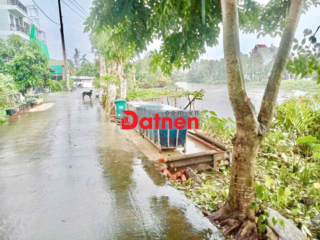 Mặt tiền sông cầu ông Đụng P. Thạnh Lộc . DT: 5,16 x 20m đường xe hơi