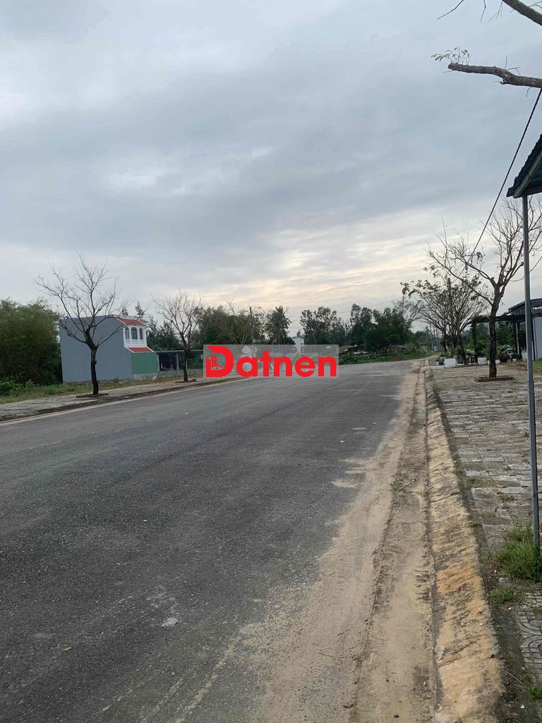 Lô Vip KĐT số 4: đường 27m, gần bến du thuyền, tiềm năng phát triển.