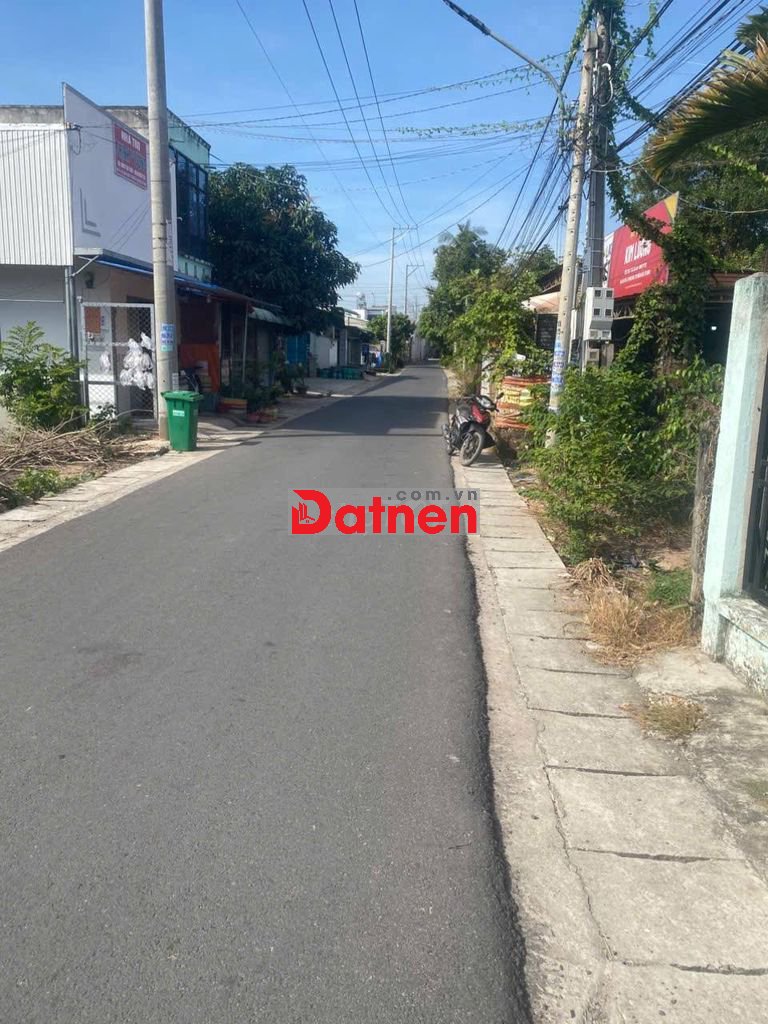 Cần bán lô đất ngang 7m dt hơn 300m2 mt Nguyễn Thị Hé Cách QL22 500m