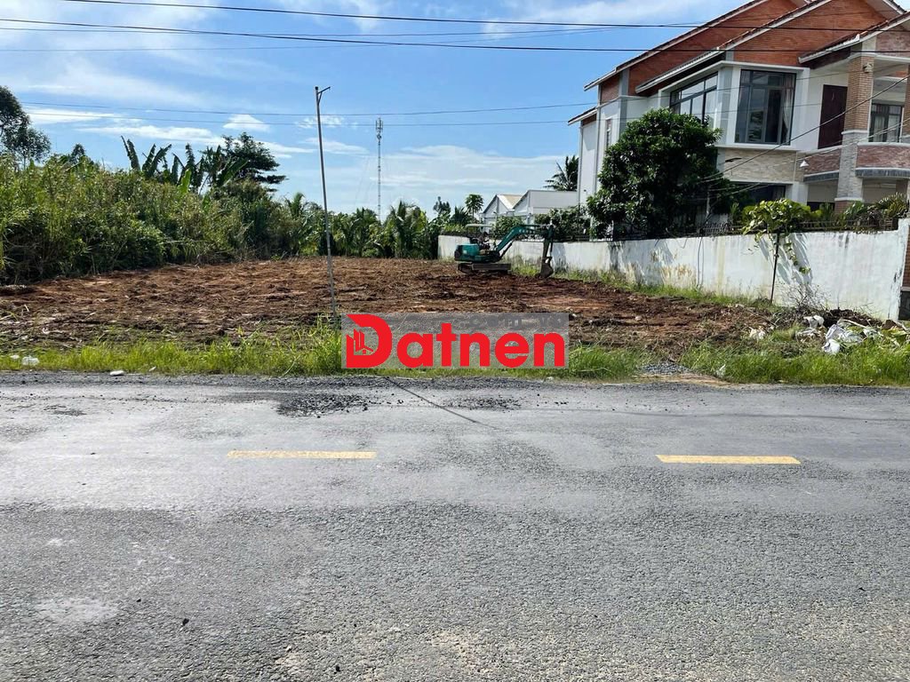 Công Đất sạch Trung Tâm Hành Chính Phong Điền