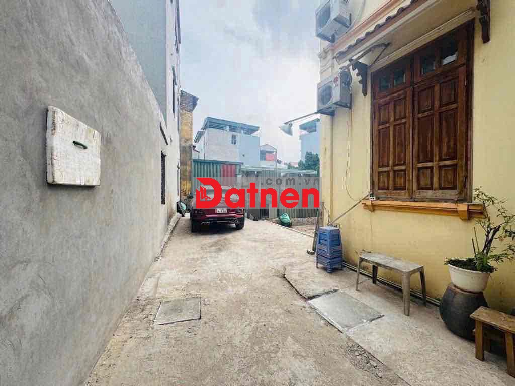 Bán đất Cự Khối 62m2 x 5,1m mặt tiền ngõ ô tô bán tải vào nhà