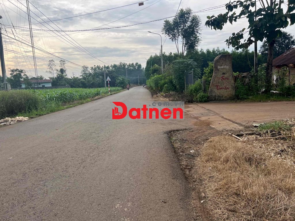mặt tiền nhựa ngang 135m tổng 2.3 hecta ở xã suối nho sẵn 300 thổ