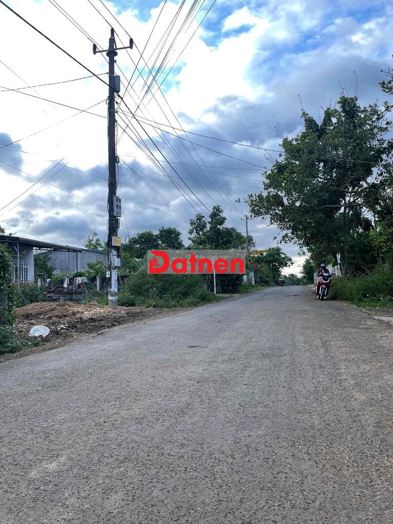 Bán lô đất Tăng ju Eakao song song với trục chính Y wang