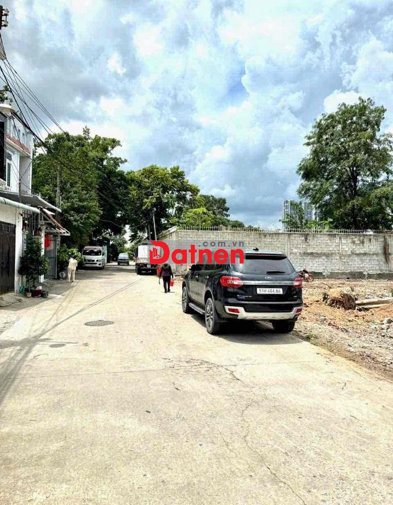 ban căp dất mặt tien cay da xe dông hoa