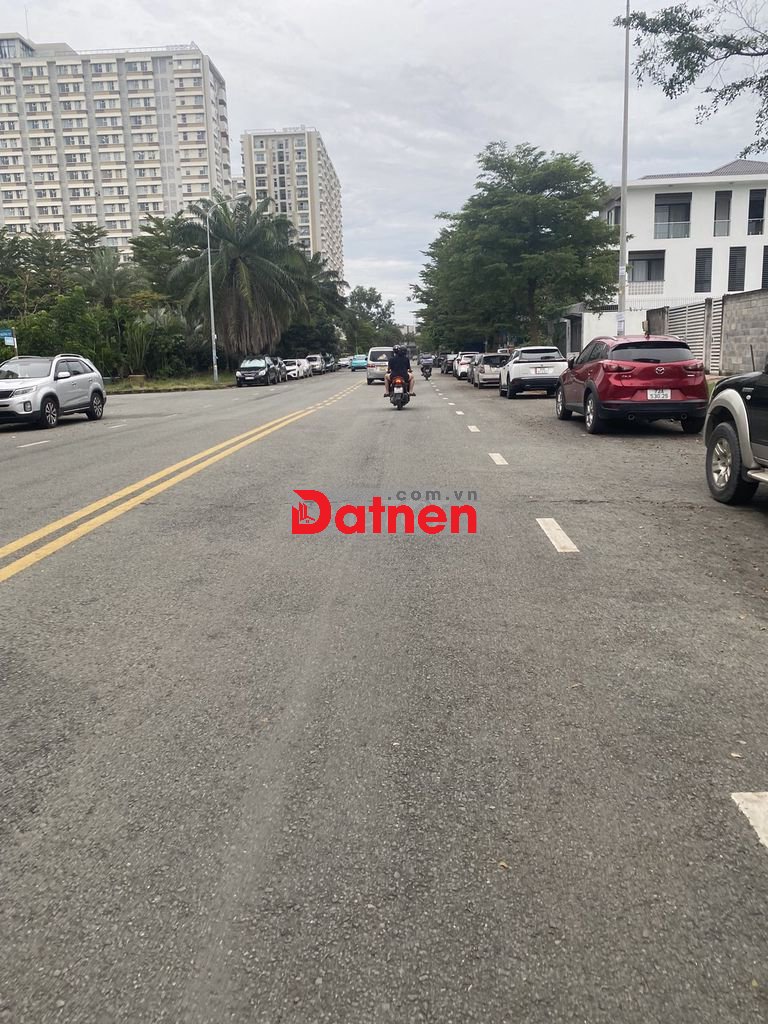 Lô đất mặt tiền đường D1 KDC Nam Long DT 240m, khu vip