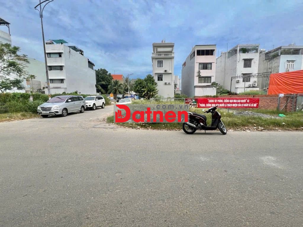 Chủ cần bán lô góc đất biệt thự bên hông bv Q2