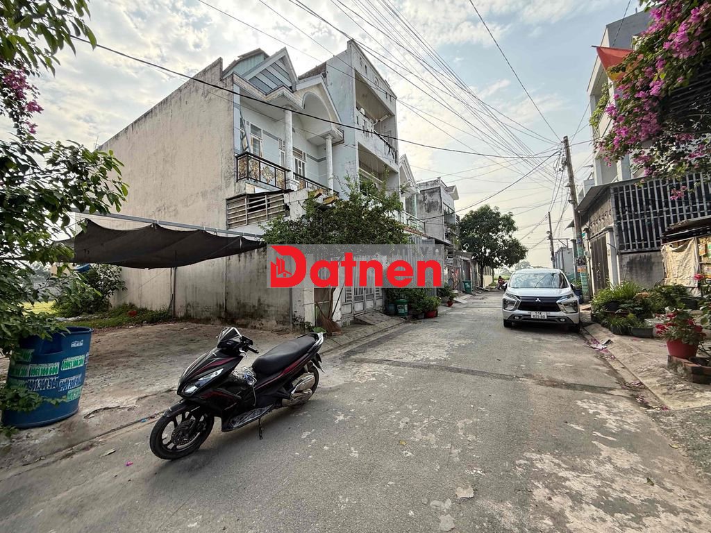 đất chính chủ 5 x 18m gần chợ bà diêmd / đường nhựa 8m