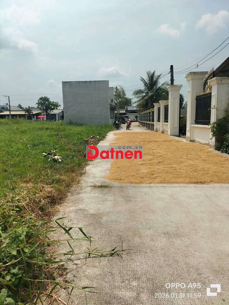 121m² đất thổ gấp bán 1 tỷ ở ngã tư chợ Trạm Cần Đước Long An