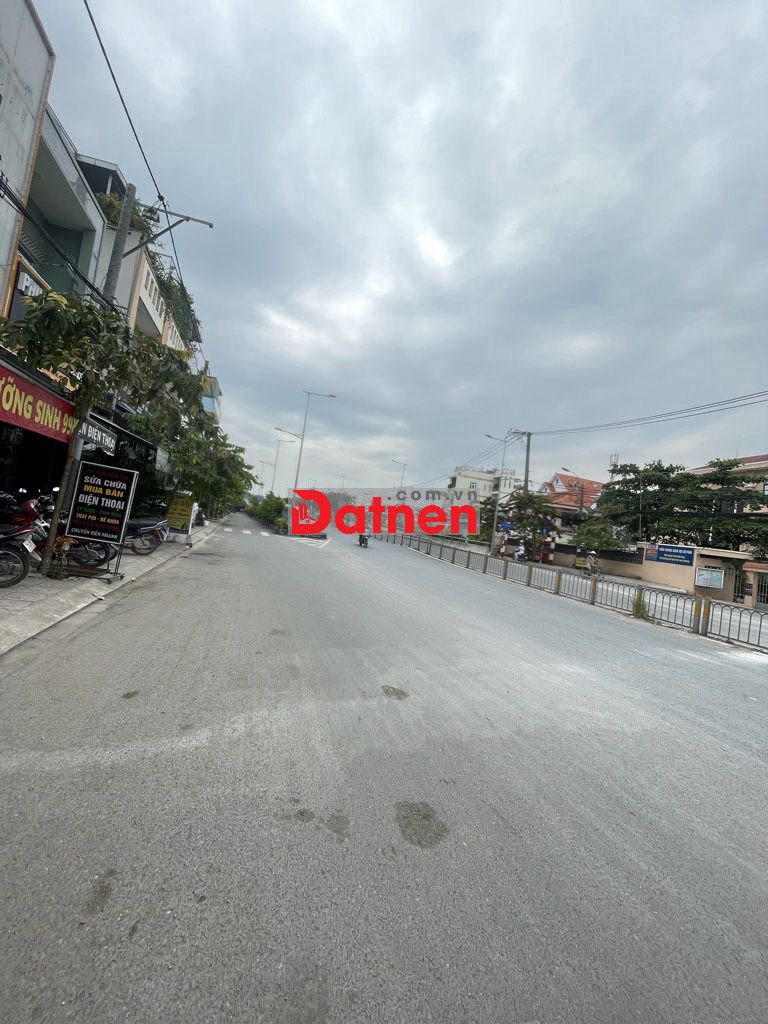 Đất sổ riêng tại Lê Văn Lương - gần UB Phước Kiển. Dân cư hiện hữu