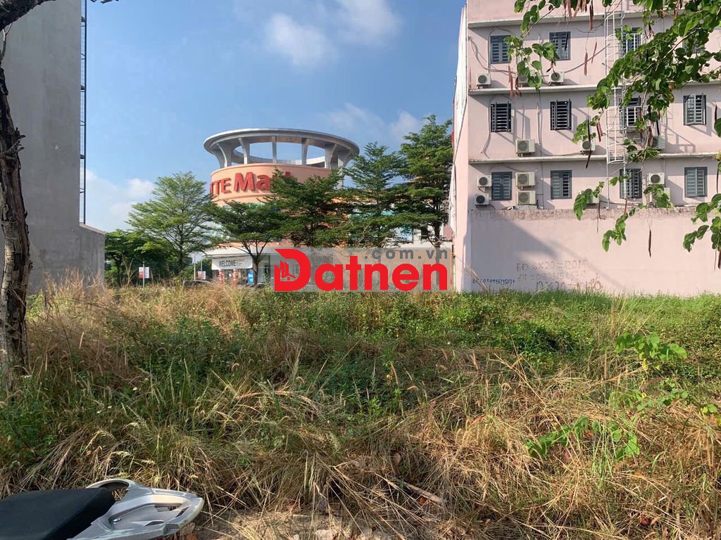 Bán gấp lô đất ngay cổng chính Lotte Lái Thiêu giá 6.7 tỷ 6x20. Sổ sẵn