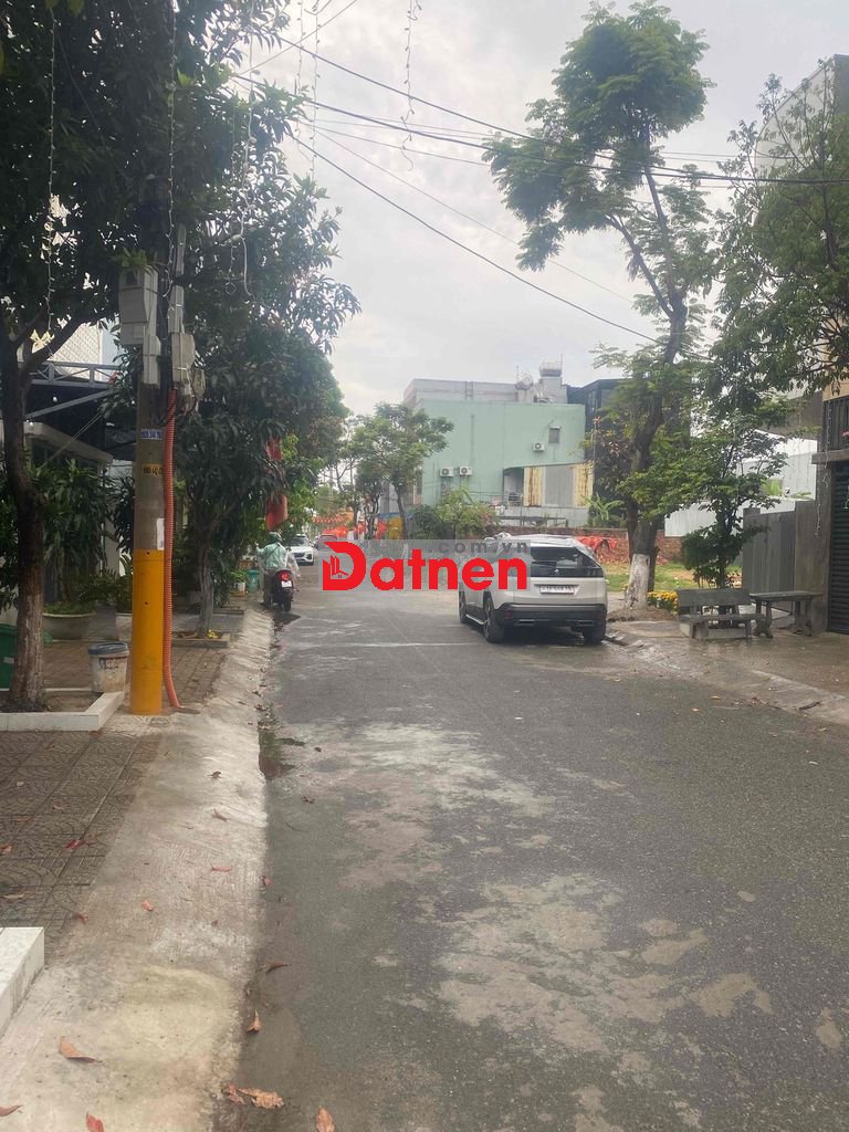 bán dất nền sổ đỏ -2mặt tiền C ông viên-các biển 200m