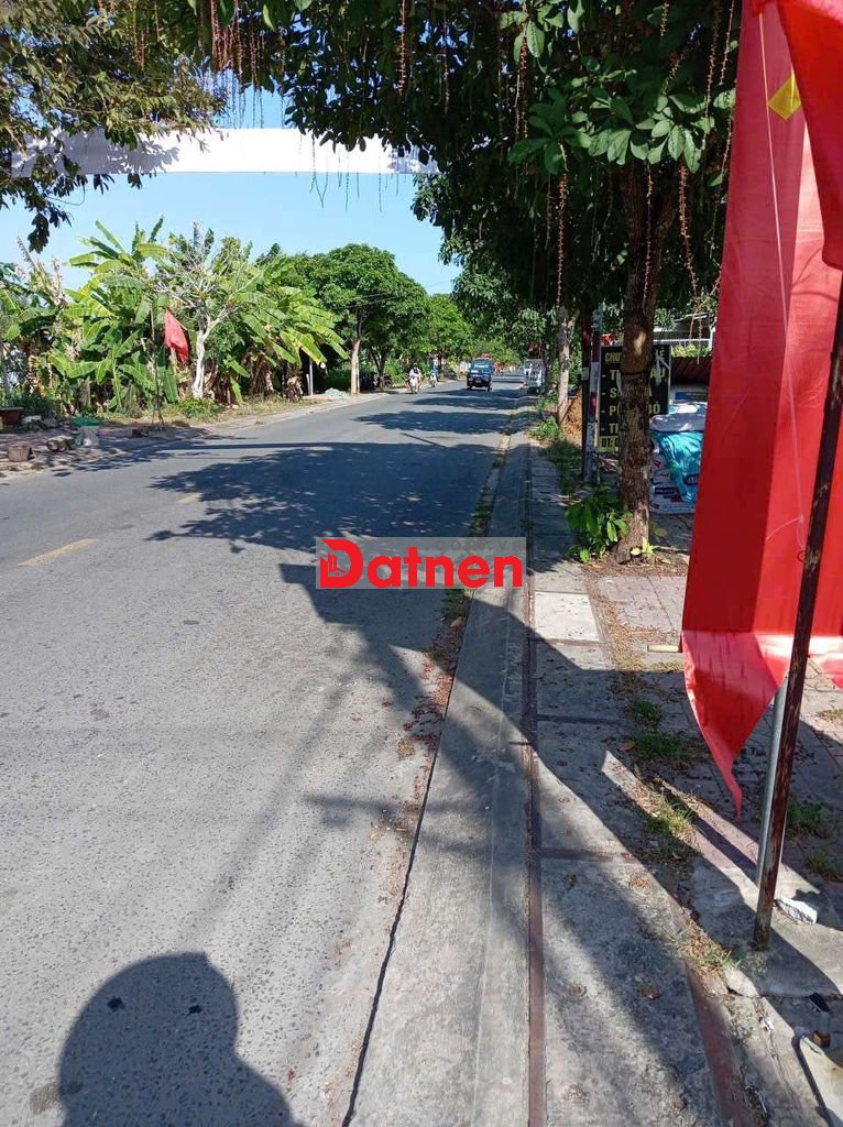 Bán đất mặt tiền Ngô Quyền