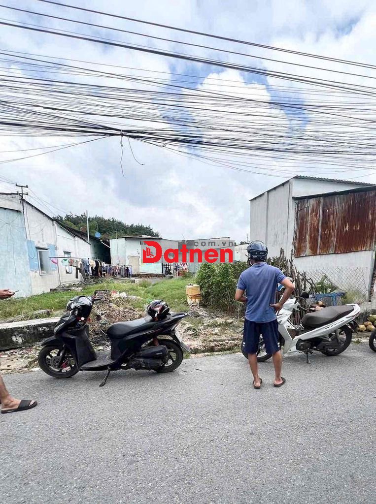 Cần bán nhanh lô mặt tiền nhựa KDBB tại khánh Bình 6x25 TC 60m2