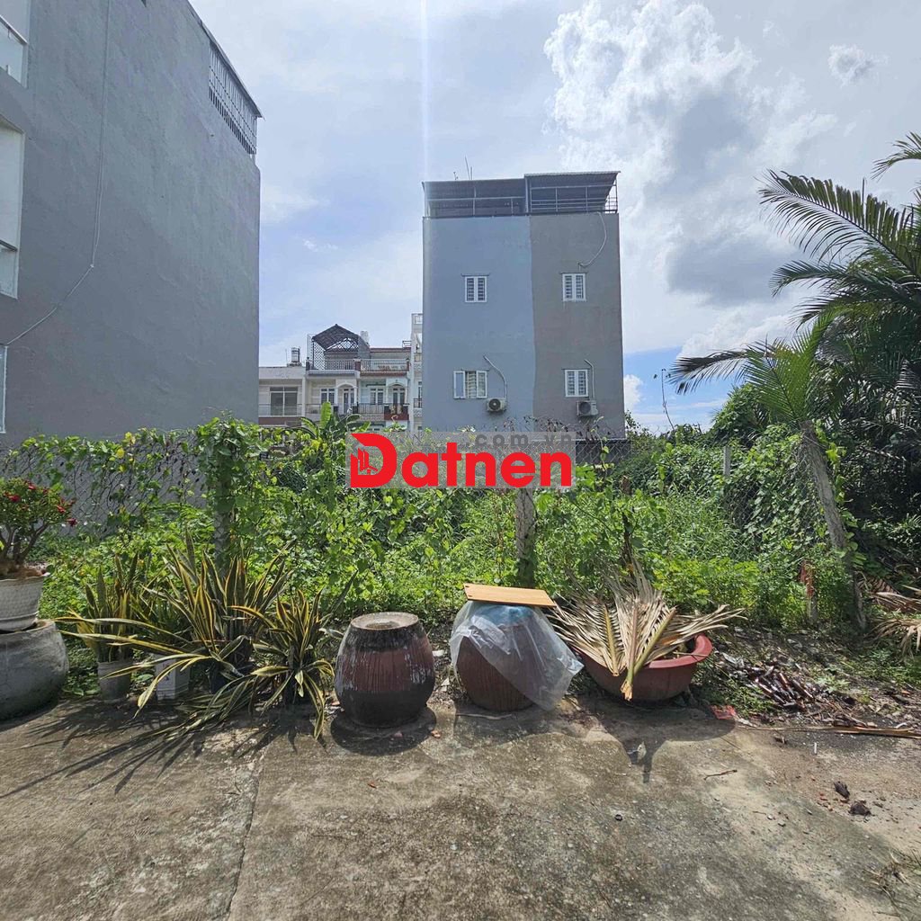 ĐẤT XAY BIỆT THỰ NGANG 12 dài 12 gần trung tâm lê văn lương.