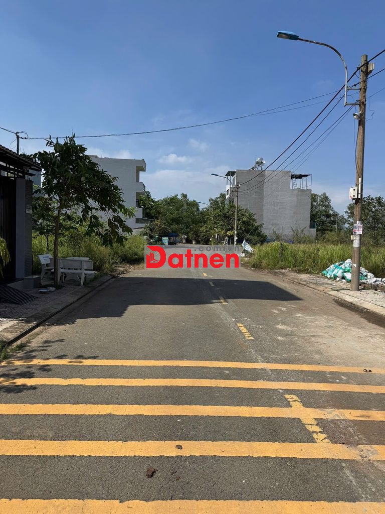 Đất ngộp 60m2, sổ riêng, đường 8m, tại Ph. long Phước Q9 giá 2 tỷ 150