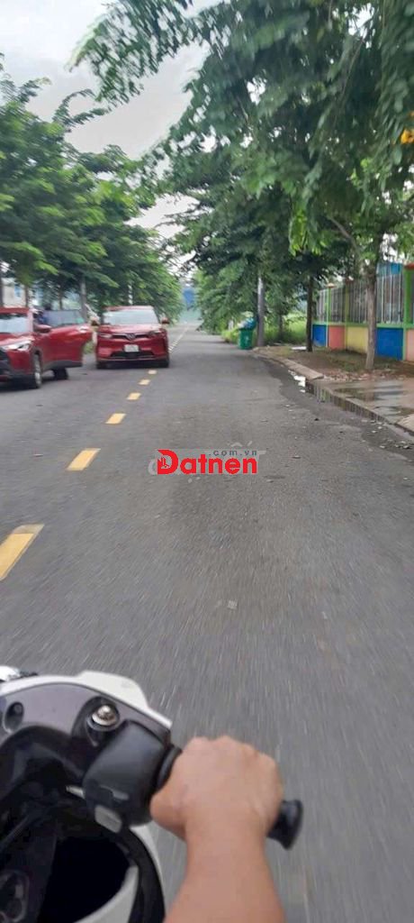 Bán đất bàu bàng 1/ sẹc quốc lộ 13..200m vào tới đất ngân hàng, tr học