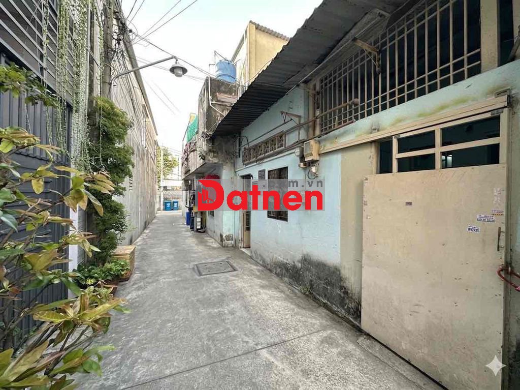 BÁN NHÀ TRỌ, NGANG 5.7m x 11m, Gần Phan Văn Hớn, Gần chợ, 3 TỶ 990