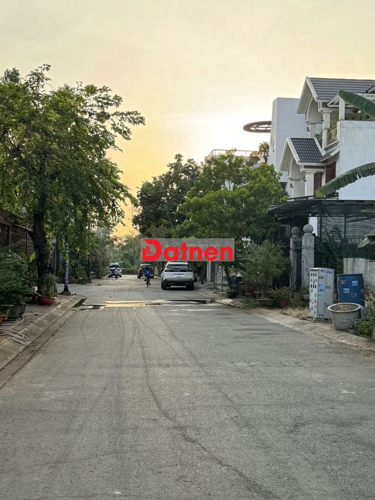 Cấn bán 51.6m2 (6x8.6m), đường lớn, ngay chân cầu Phú Long - Quận 12